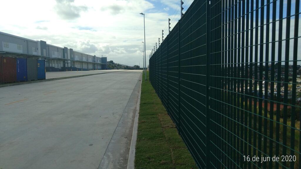 Cercamento de segurança para galpão logístico