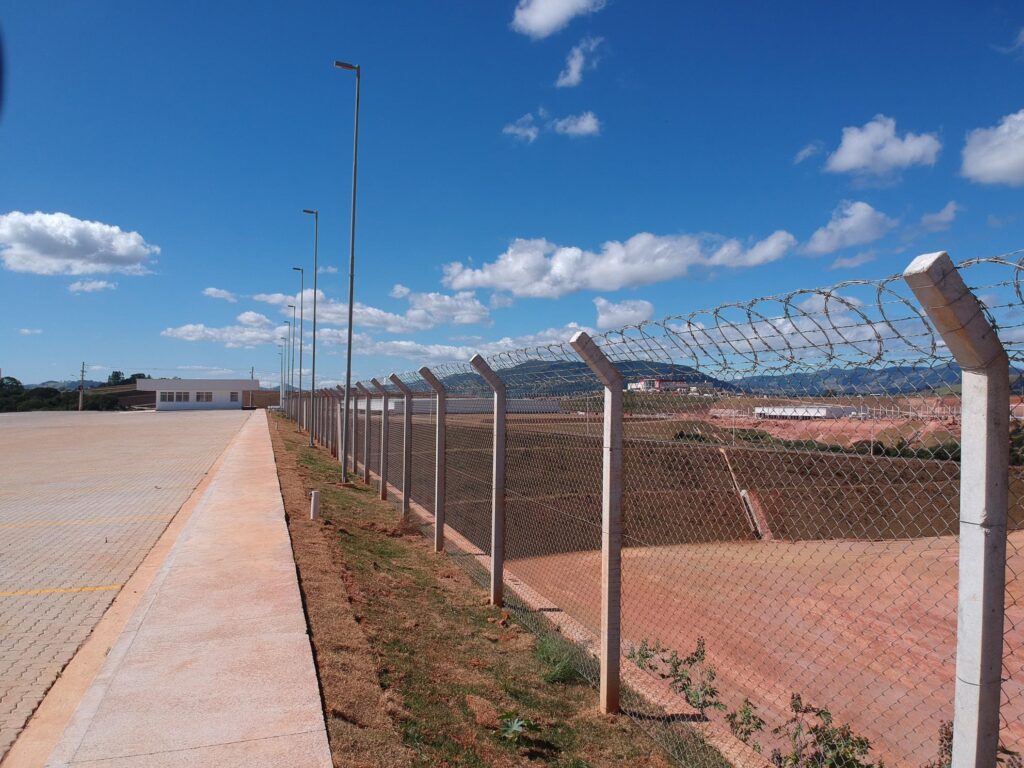 Cercamento seguro para galpão logístico