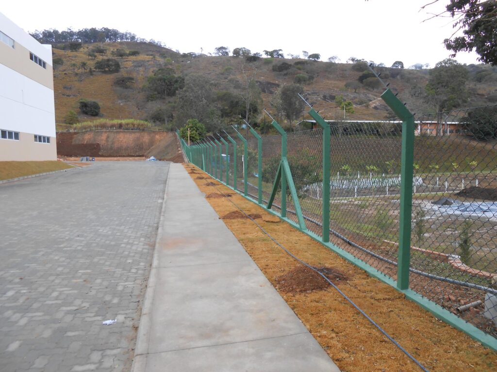 Proteção perimetral para galpão logístico